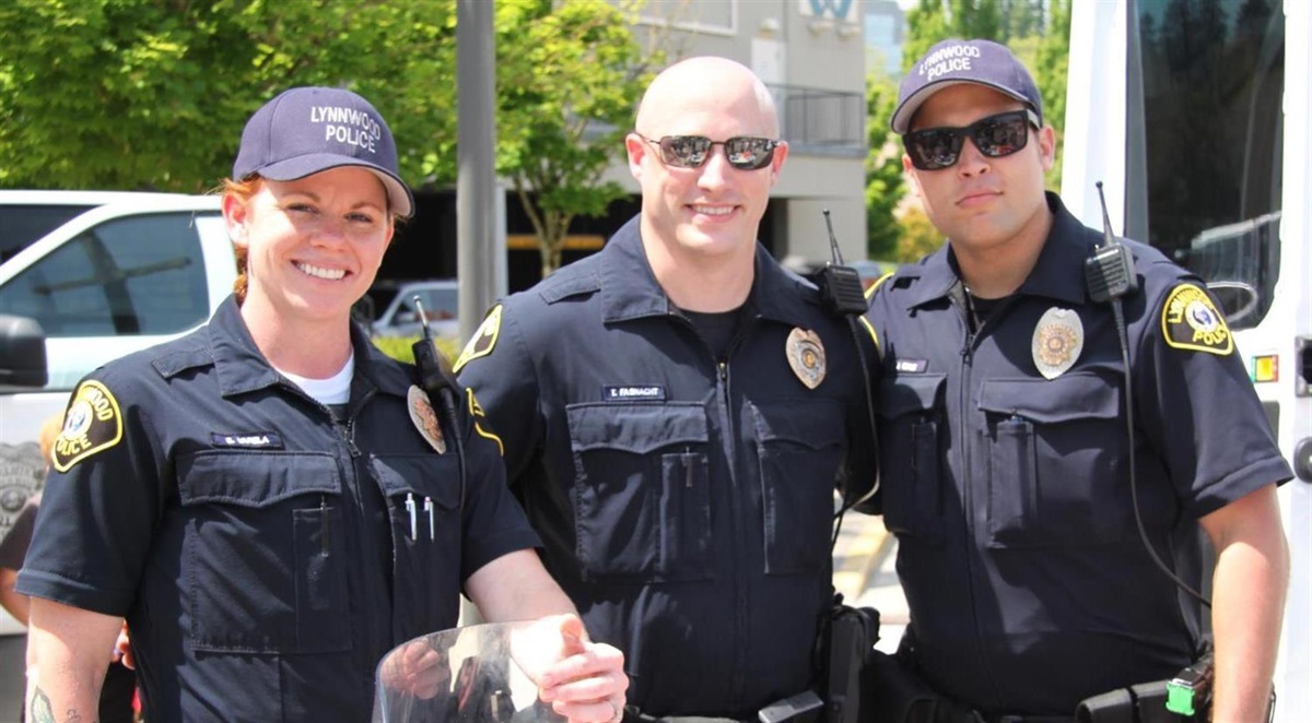 custody-officers-at-cops-and-kids-event.jpg